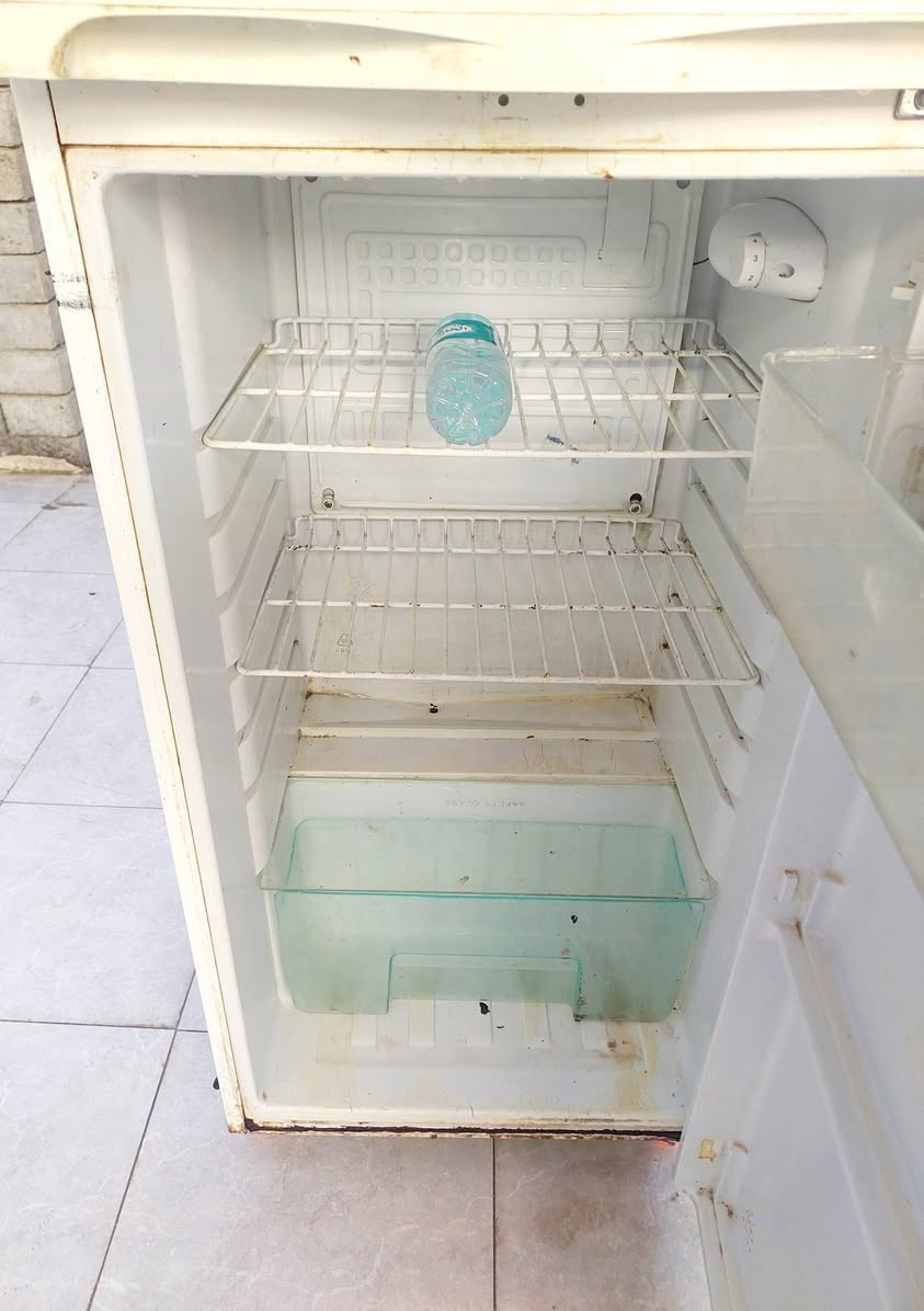 للبيع
ثلاجة ماليزي ما داخله تصليح بلاد فريزات خارجية 
السعر ١٠٠ شرط الشغل والتجميد
العنوان قضاء المدينة منطقة البدران 
***********
