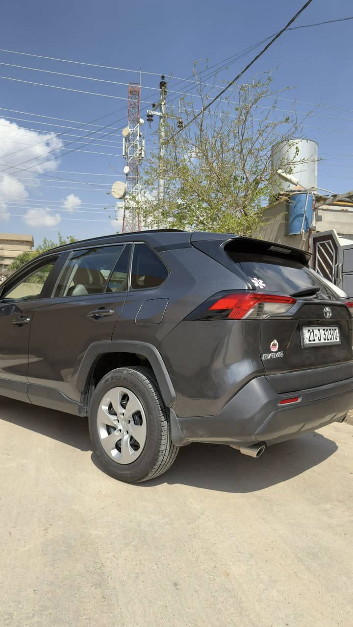 راڤ فور فئة Le موديل ٢٠٢١
ممشى ٦٠ الف 
الضرر - صندوق خلفي مبدل بلادي من الشركة نفس اللون 
المحرك - ٢٥٠٠ / ٤ سلندر 
وارد امريكي ، لبقية التفاصيل يرجى التواصل مع الرقم التالي او مراسلة الصفحة خاص ، 

*********** - ***********
