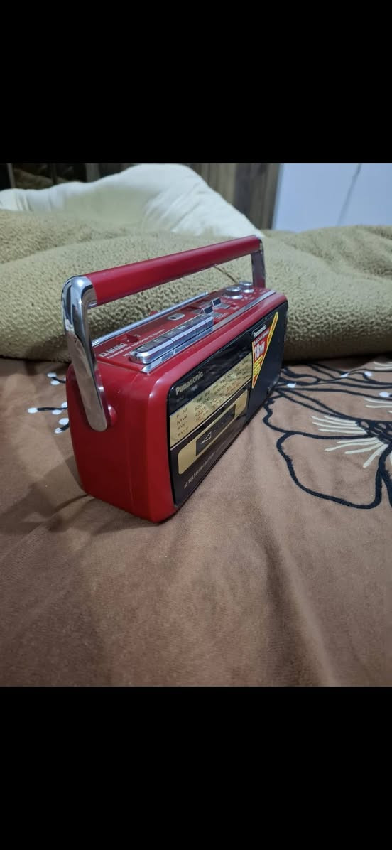 مسجل راديو بانسونك نظيف جدا السعر ٥٠ الف الاتصال ***********
