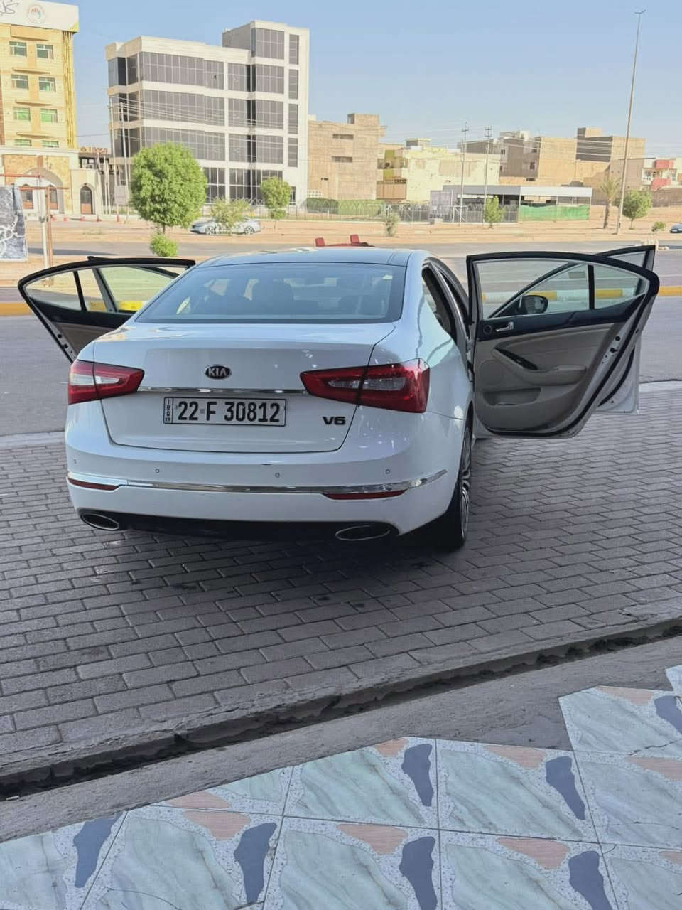 السلام عليكم.
كيا كادنزا
٢٠١٤ خليجي 
فول 
ثلاث قطع صبغ 
125
***********
