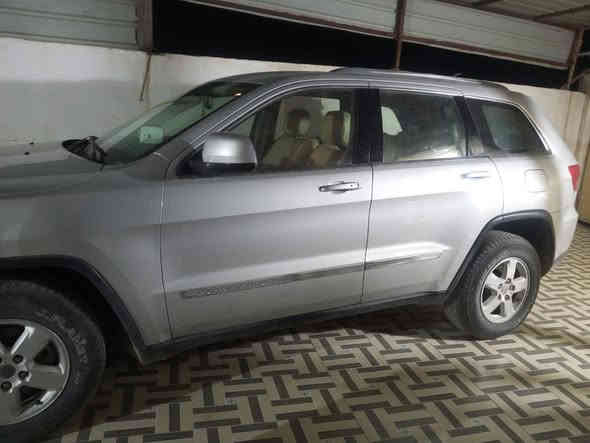 السلام عليكم اخوان جيب لاريدو ١٢ امريكي الون سلفر بيهة من امريكا حادث جامرلغ الكدام السايق هنا صارت بيهة طخه ستوتة وصار بيهة ٣ قطع يعني ٤ قطع صبغ وصور موجودة رقم بغداد باسمي *********** مكانهة ديالئ عارضهة ١٥٧ وبيهة مجال  الي يحب يتواصل حتة ادزلة كامل صورهة للعلم جاهزة بدون اي نقص بشرط الفحص
