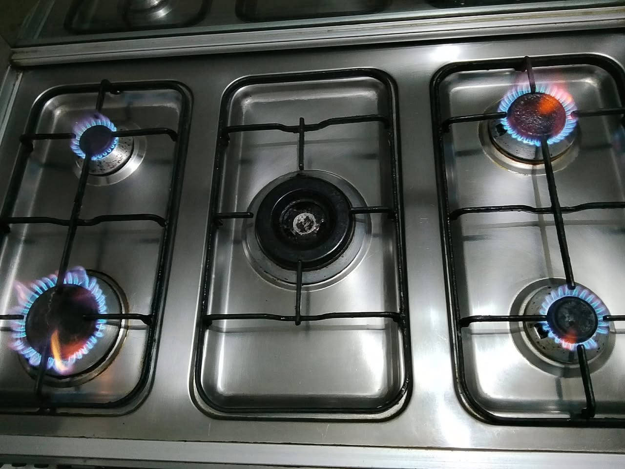 السلام عليكم
غساله سامسونك حجم 8 ك ب١٧٠ الف و بي مجال 

وطباخ يحتاج تنضيف بواري شغال كامل سعره 100
*********** واتساب
