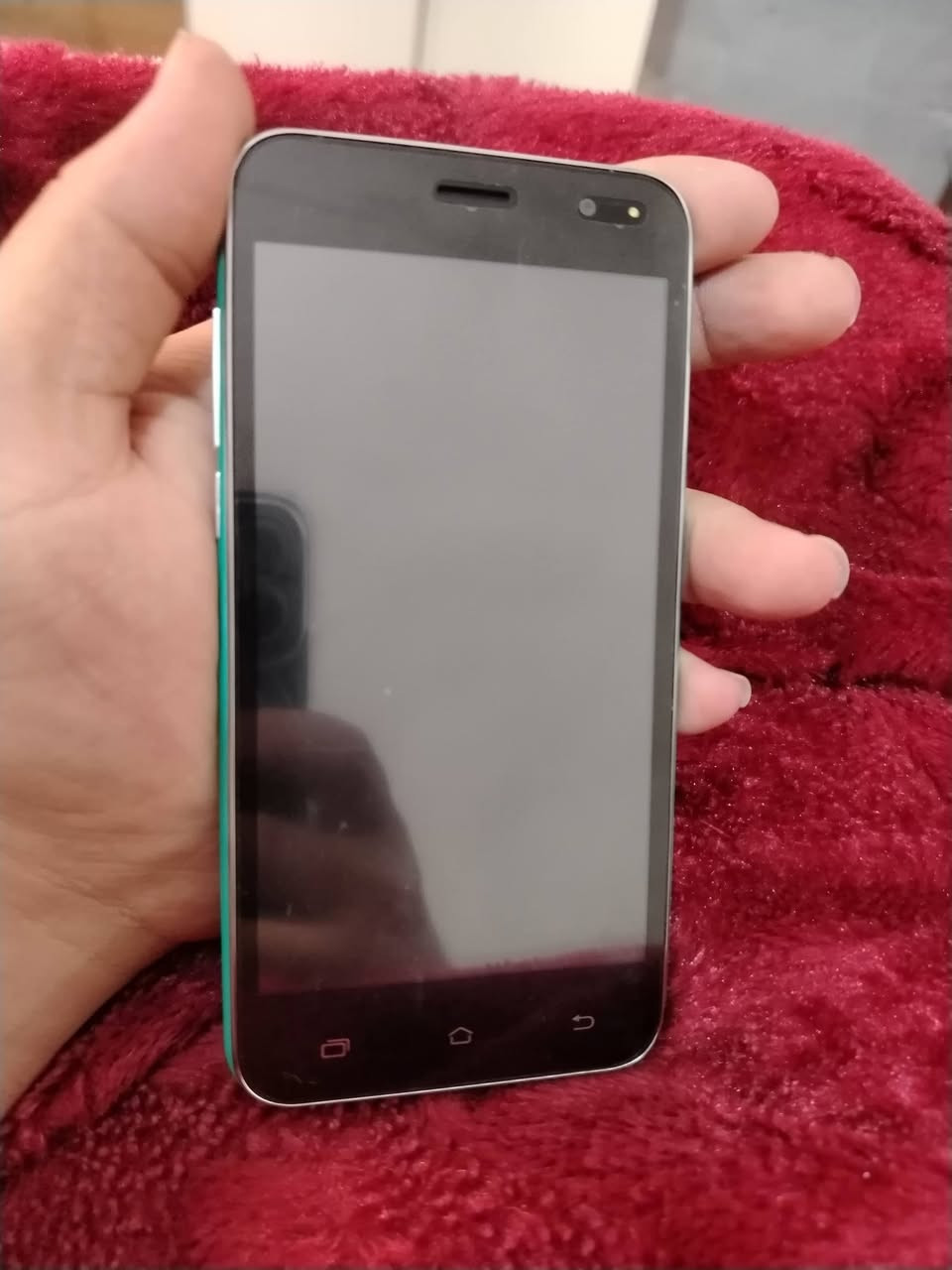 سلام عليكم هذا جهاز طلع بالامازون وماعرف اسمه برامجه مثل سامسونك وبي خدمات وكل البرامج يفتحهن ملحقاته فقط كارتونه ذاكره 128 واتوقع فيتنامي سعره 40 وبي مجال مكاني فريحه قرب جامعه رقم ***********
