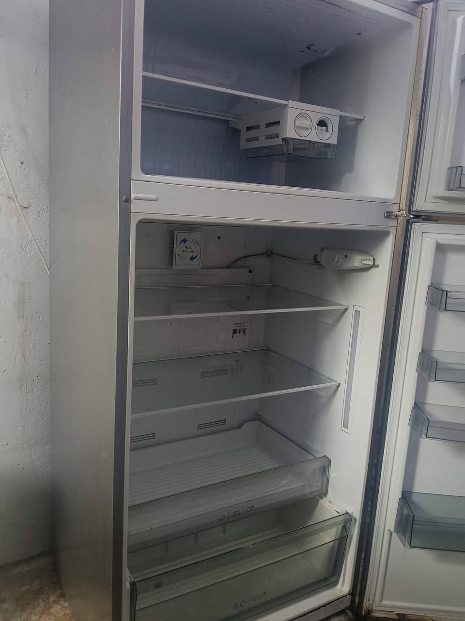 للبيع ثلاجه ارقئ نوع باناسونيك ام البراد اكبر حجم نضافه ميه بل ميه  الله شاهد تجميد فول السعر 275 الف للستفسار *********** غير متواجد على الفيس
