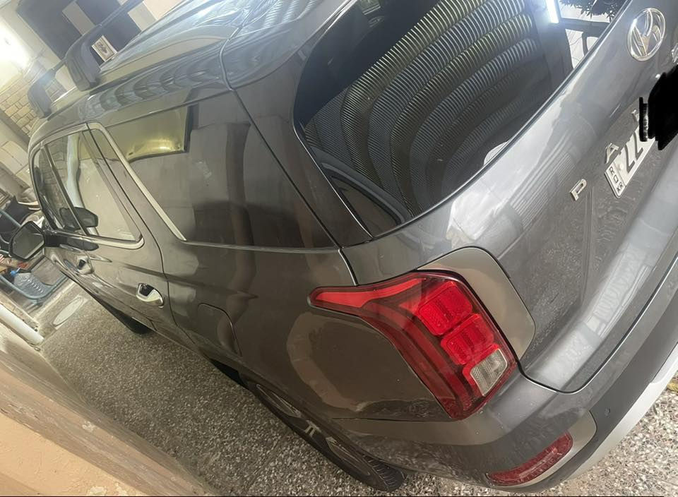 السلام عليكم عندي بلاسايد  2021 فول مواصفات سلايد مو بنو رامه السياره وارد امريكي بيها صبغ جاملغ خلفي وباب بدون ايرباك بجم كبس مرقمه اربيل ماشيه 64 الف حقيقي   السياره جديده مابيها اي نقص رايدها ب260 للمراوس فقط مع هايلندر فول مواصفات هايبرد او سته سلندر فقط للستفسار الاتصال برقم ***********
