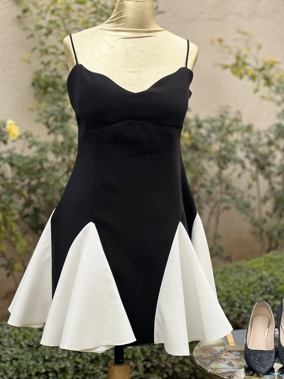 فستان انيق
تصميم ناعم / لبسة وحده / جديد
قياس (M/L) 
سعرة 150 💌
قابل للتفاوض للجادين✨🤍
للأستفسار واتساب  ‭٠٧٧٦ ٦٧٩ ٩٧٧٠‬💞
