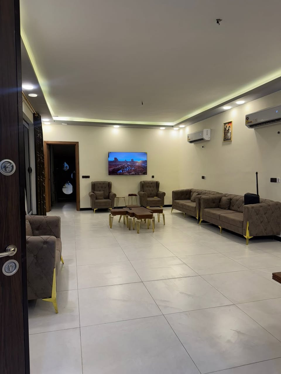 متوفر حجوزات العيد الحجز واتساب 
المزرعه موثقه بتطبيق اجرلي 
الموقع الدوره بعيثه ***********
