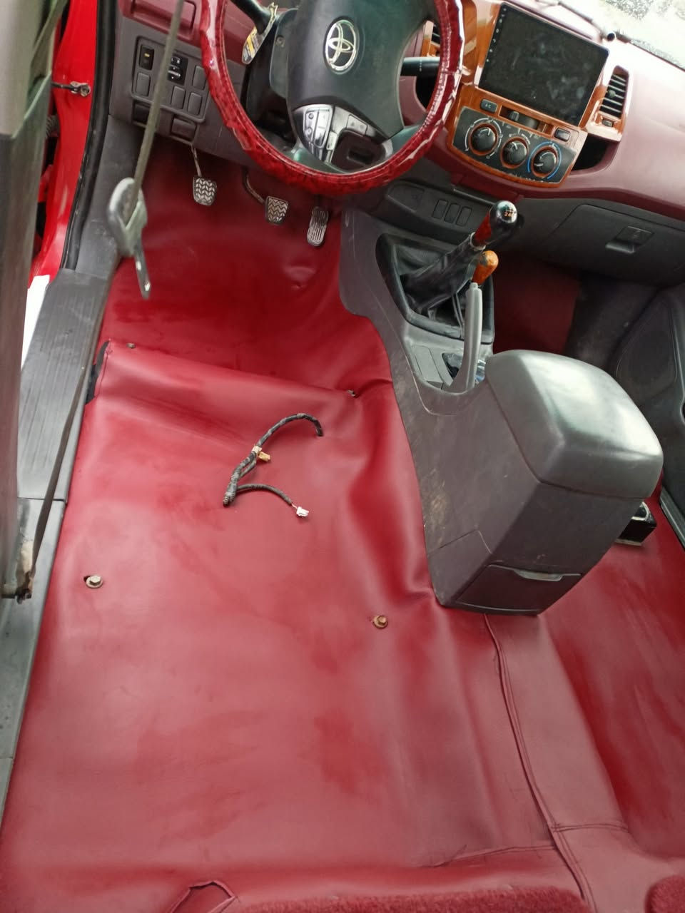 تغليف ارضيه جلد هندي امبطن ب 25الف عنوان موصل كراج الشمال شارع التل قرب شركت مشكور ديكور انسب الاسعار ***********   ***********
