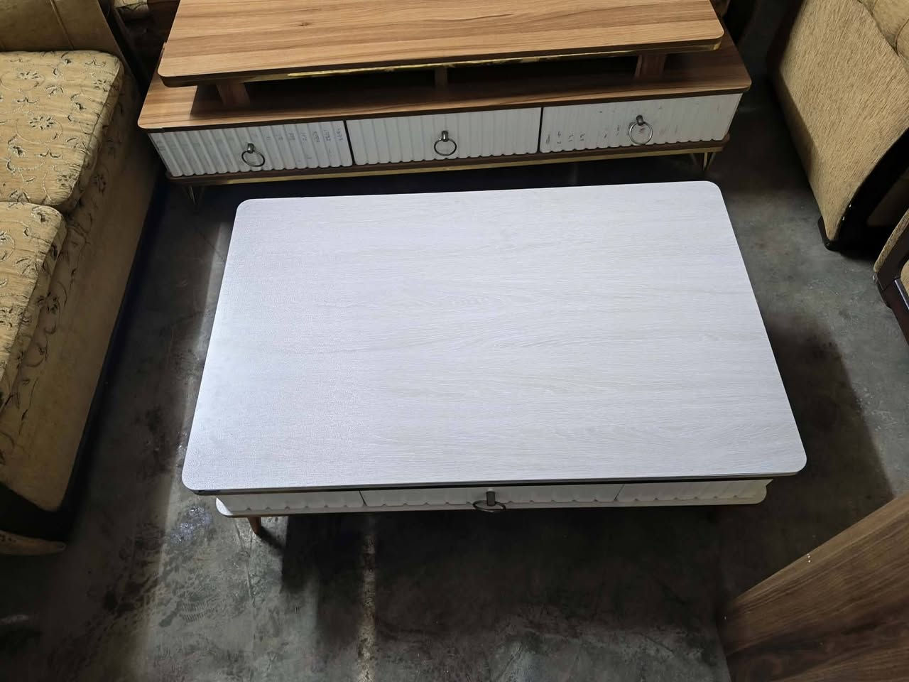 اسلام عليكم أغراض للبيع نضافه فول الستفسار اتصل عل رقم ***********
