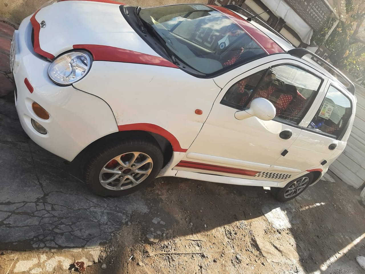 السلام عليكم كيوكيو موديل 2012 رقم بغداد جديد باسمي دوشمة تخم تاير تبريد مكينة كلها نضيفة مكان السيارة بغداد البنوك سعر 36 رقم الهاتف ***********
