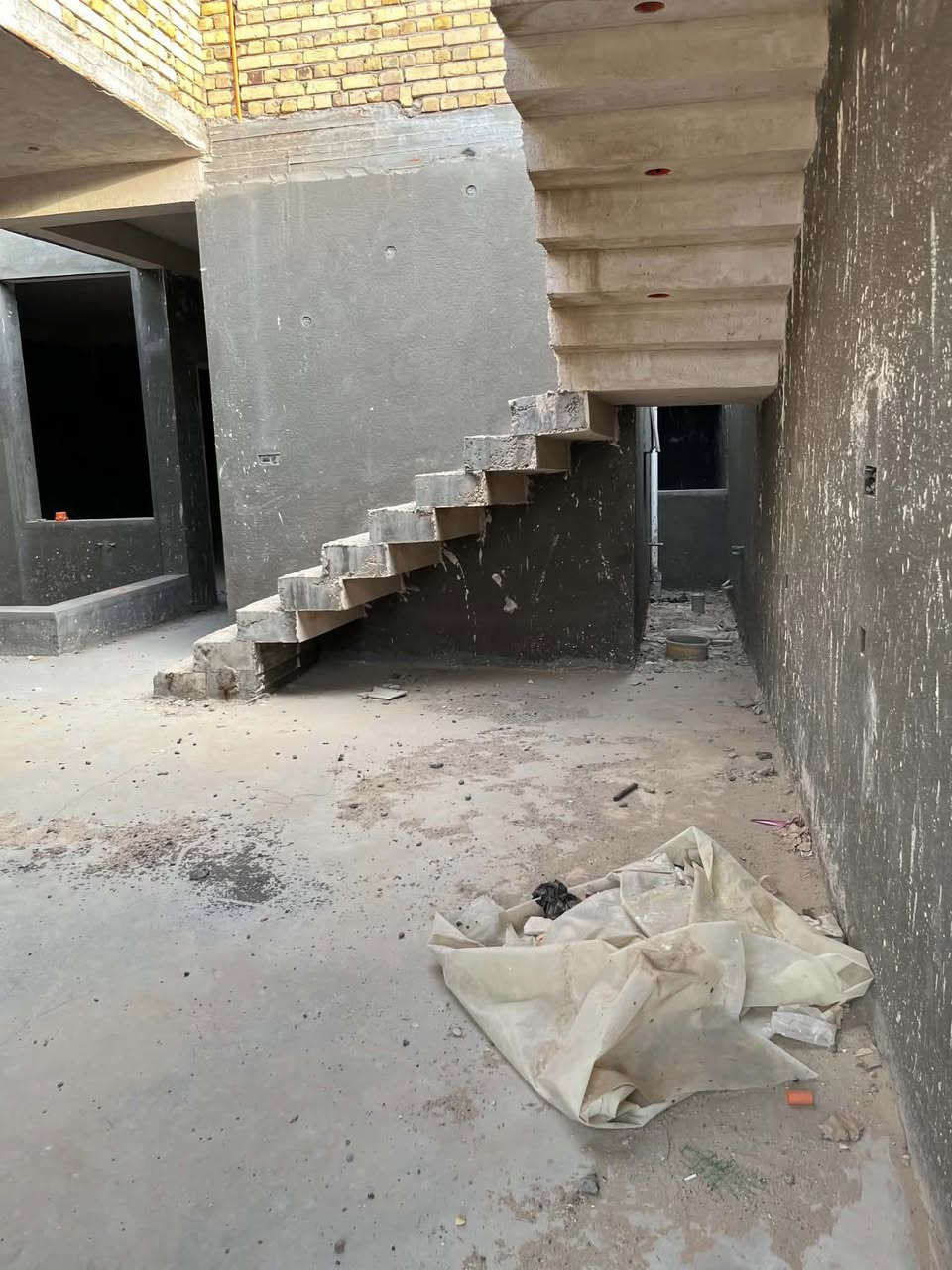 بيت للبيع واصل تشطيب بالشراكيه الثالثه ٢٠٠ م مطلوب إسكان ٥٧بناء درجه اولى وخريطه مرتبه السعر الكلي ١١٥التسديد ٣٤٨ رقم العقار ٨١٣ غرفتين وصاله واستقبال ومطبخ وصحيات دخليه وخارجية للاستفسار مراسلة الصفحة او على الرقم  ***********
ملاحظة مستعدون لأستقبال كافة العروض العقارية
