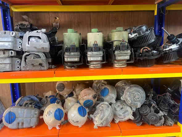 محل خالد
لبيع جميع قطع غيار سيارات المانيه 
اطلس - تيكوان- طاوس - جيتا - باسات - كولف 
توصيل جميع محافظات العراق*********** ***********
