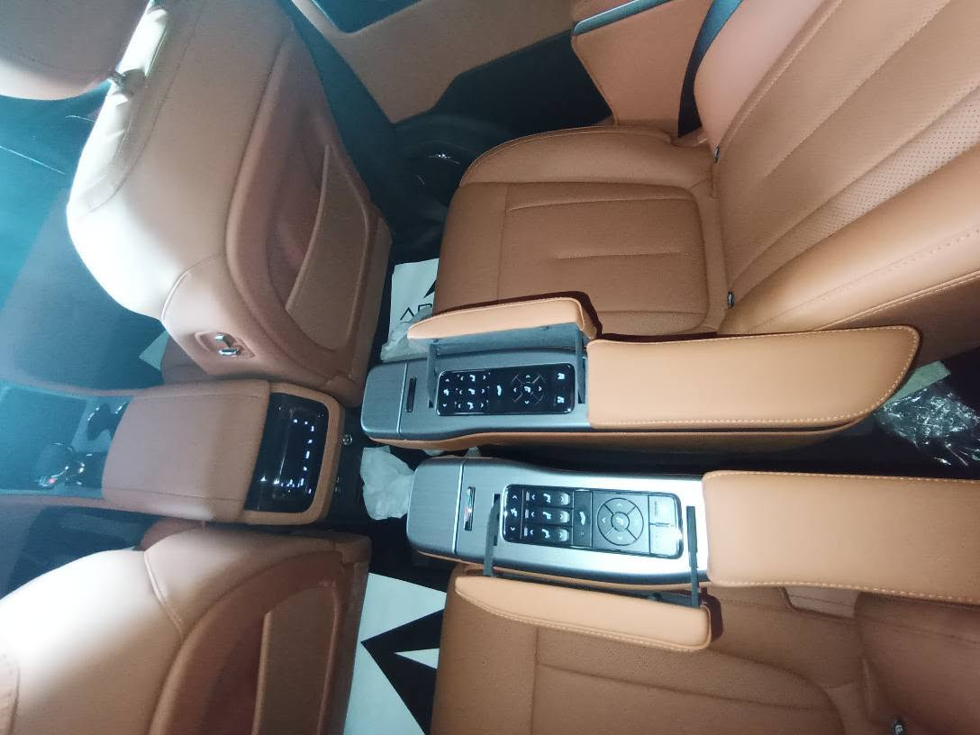 Rox 01  زيرو - Range Extender 💎
🏁الوحش الصيني :🐦‍🔥❤️‍🔥🐲
✓ شكل + هيبة + شبكة مضيئة = كله بيبص عليك
✓ Range Extender: بنزين + كهربا = 1000+ كم من غير قلق 
✓ 6 مقاعد مستقلة + ثلاجة + مساج 
✓ 4x4 دفع رباعي + تعليق هوائي 
✓ شاشة 15.6" + بانوراما + كاميرات 360°

الحالة: زيرو - فابريكة - أعلى فئة
المعاينة: التجمع الخامس فقط

كاش 💸💸 | تقسيط بنكي لحد 5 سنين
للمعاينة والجادين: 01093459981 📞 القاهرة, مصر


**إذا كنت صاحب هذا الإعلان وتريد حذفه لأي سبب، رجاءا أرسل رسالة إلى الدعم الفني**