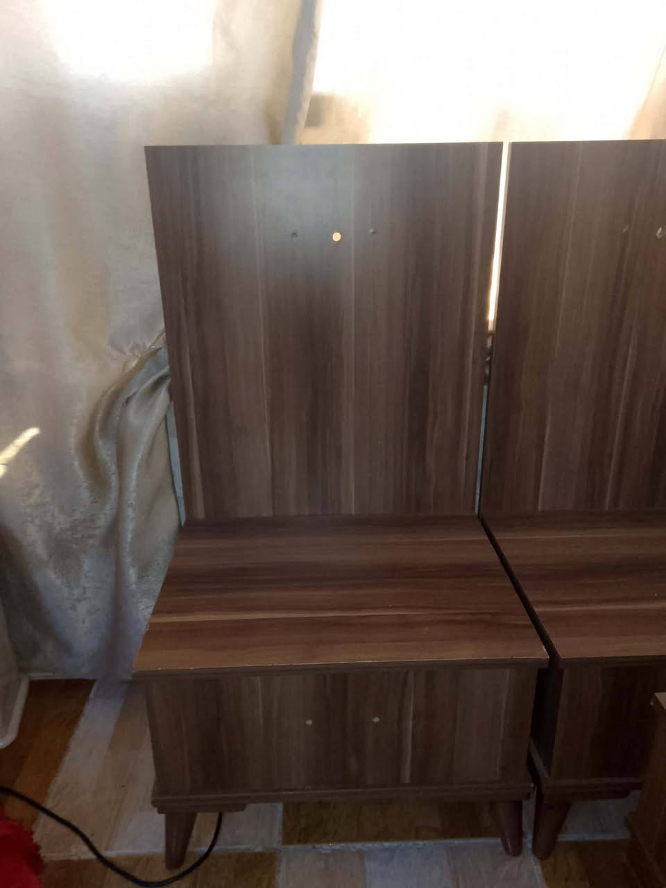 السلام عليكم  / كومدينه 2 وزاويه مرايه وميز مرايه وسرير للييع ***********
