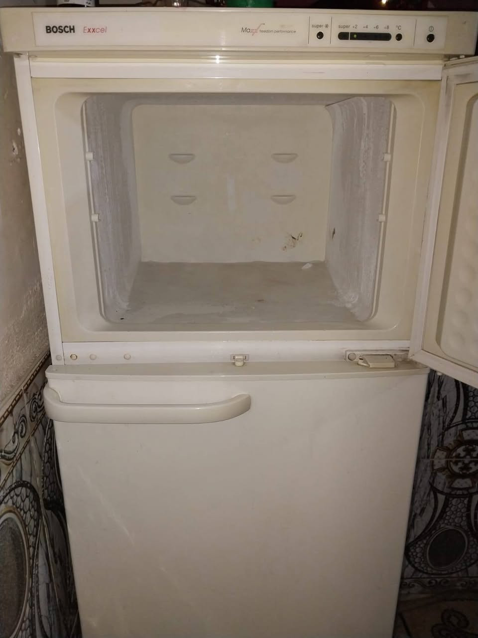 سلام عليكم ثلاجه للبيع نضيفه هاي كدام عينكم علفحص تبريده ثلج الستفسار عله هاذ الرقم *********** مكان بغداد الشعله
