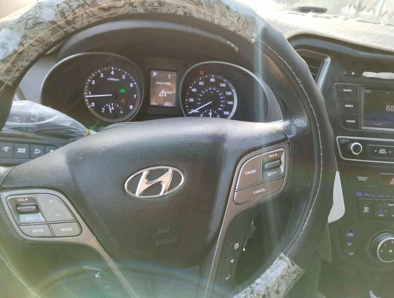 سلام عليكم سنتافيا موديل 17 وارد أمريكي 5راكب محرك اربعه ماشية 68 رقم ذي قار حادثة  كلش بسيط جاملغ مبدل اصلي والجاملغ الثاني انطخ هنا وتبدل بدون دواخل شرط السعر 140 السيارة جاهزة من كلشي العنوان ناصرية مركز ***********
