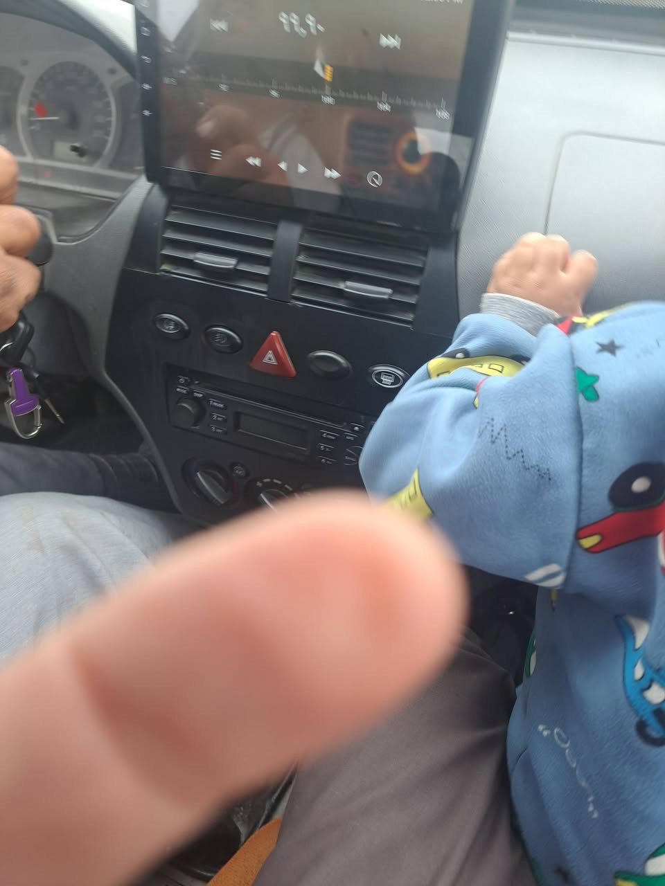 طيبه لون ابيض موديل 2014
واسط باسمي  هزه 2026سنويه 2027

محرك كيا ريو تبريد شغال رقم انكليزي  كلها خير من الله السعر 41 وبيها مجال


**إذا كنت صاحب هذا الإعلان وتريد حذفه لأي سبب، رجاءا أرسل رسالة إلى الدعم الفني**