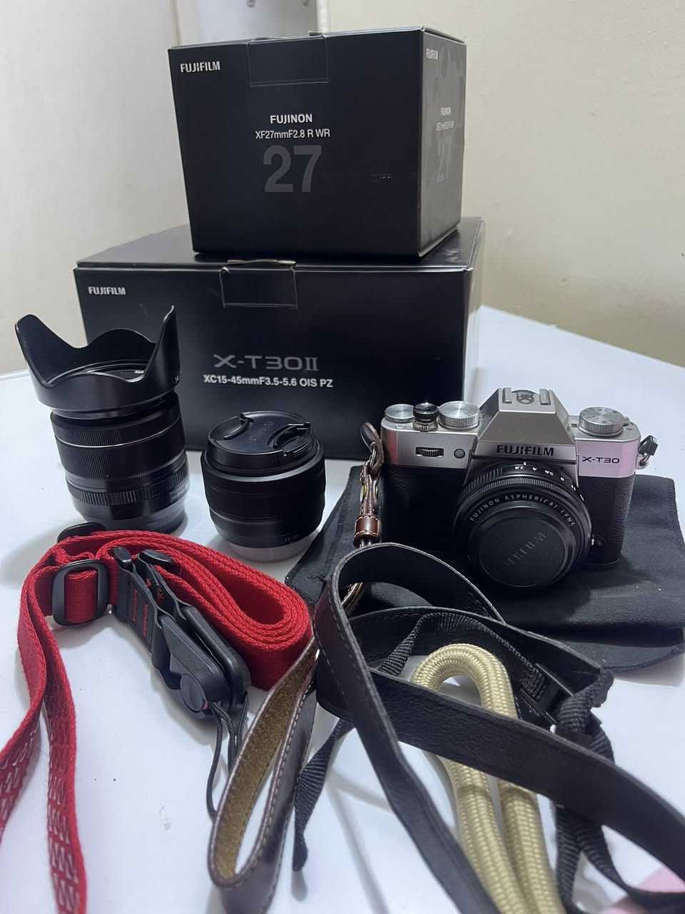 فوجي فلم 
Fujifilm xt 30ii 
وياها ٣ عدسات  وكامل ملحقاتها مستخدمة كلش قليل   
مميزات بيها هواية كمثال تشحن بشاحنة تايب سي بطارية عمرها طويل
بيها تأثيرات الافلام اني مجزهها من كلشي من ناحية الاعدادات 
وبعد كومة مميزات
رايدها 1,400,000 وبيها مجال كلش قليل


**إذا كنت صاحب هذا الإعلان وتريد حذفه لأي سبب، رجاءا أرسل رسالة إلى الدعم الفني**