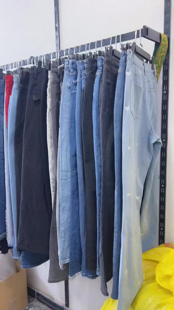 متوفر فقط داخل المحل لا يوجد توصيل 
مكان المحل كريعات القصور نزلة حيدر ابو دهن قرب مولدة حجي محمد 
لتواصل على الواتساب *********** زينب
