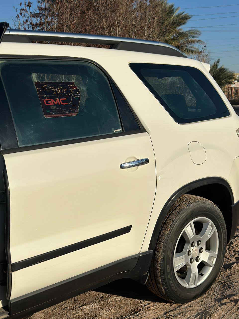 السلام عليكم من رخصه الادمن سياره جمسي اكاديا 2010 
سياره تخم تاير حداديه جديده كير ومكينه خير من الله رقم انكليزي بأسمي سنويه لل30 كلايت زنون السياره جديده وكعدتها حلوه  ماناقصها شي مكان السياره ذي قار- الشطره السعر 90 وبيها مجال قليل للاتصال
***********9
***********
