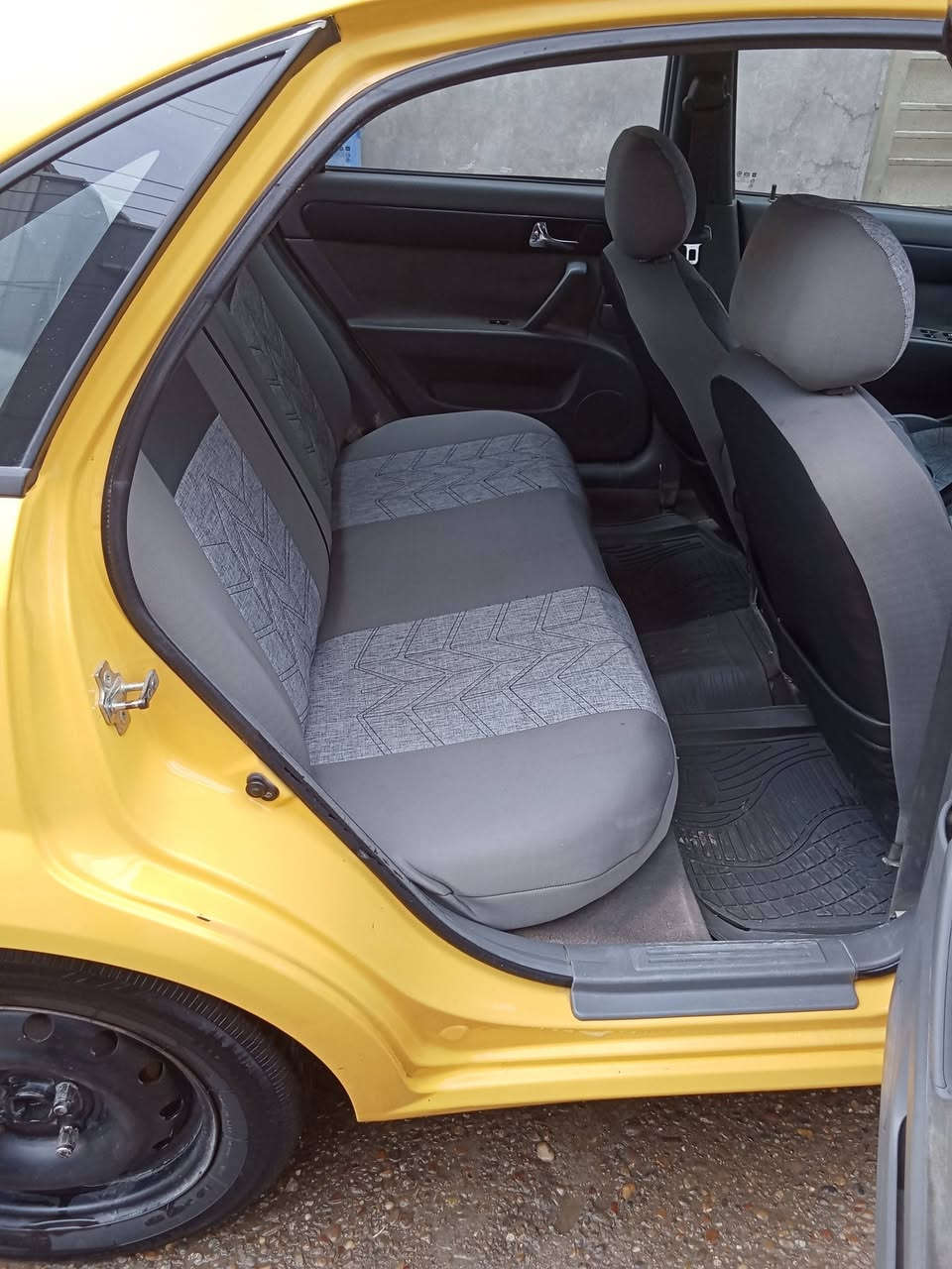 السلام عليكم 
للبيع اوبتره صفره 
موديل 12 بسمي 
رقم بغداد تحويل مباشر 
بدون حادث بس طخه بصيطه بلجاملغ الأيسر الخلفي 
مصفره من الهيئة 
السيارة كامله بدون أي نقص 
تبريد ثلج 
مكان بغداد الدورة 
السعر 75 بيه مجال للطيبين 
هاتف ***********
