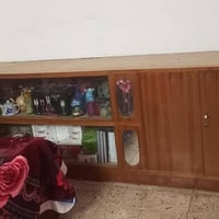 بوفيه طول 5 متر مال فراش ونضد كل قويه ومرتبه مابيها اي ضرر 300 نهايتها...