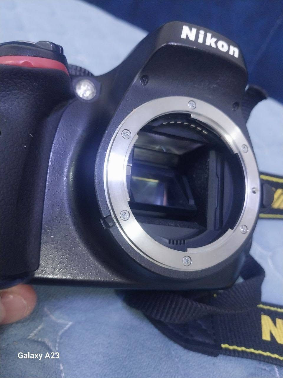 للبيع كاميرا نيكون D5100 نظيفة وجاهزة للعمل، مناسبة للتصوير الفوتوغرافي والفيديو.
المرفقات: ✅ عدسة زوم رياضي 70-300mm ✅ عدسة 18-55mm VR ✅ بطاريتان أصليتان ✅ رامتان (Memory Cards)
الكاميرا بحالة جيدة جدًا وتعمل بدون أي مشاكل، مناسبة للمصورين المبتدئين والمحترفين.
📍 الموقع: البصرة
📩 للاستفسار أو التواصل عبر الواتساب *********** .
السعر: (350 الف وبيها مجال قليل)

