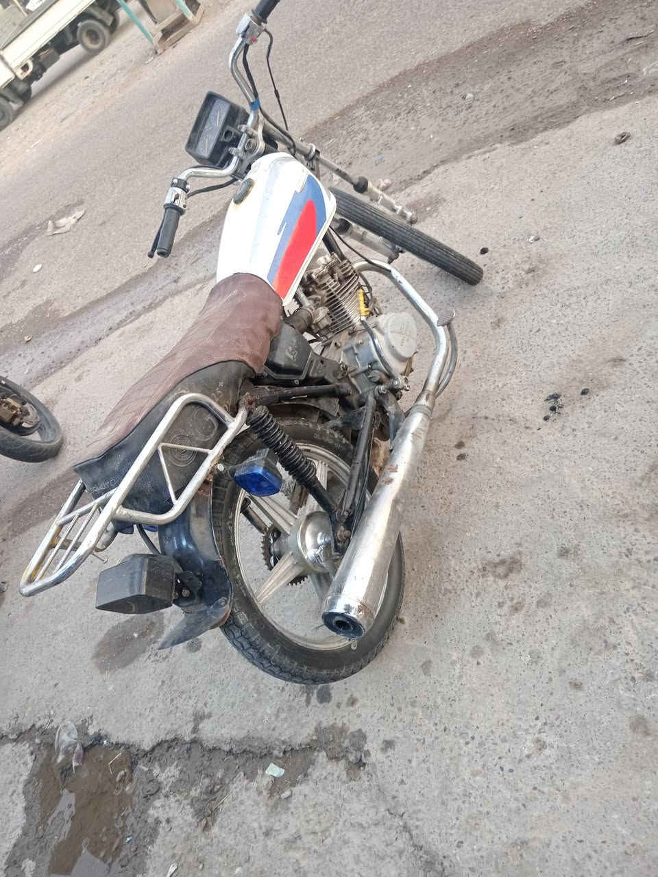 سلام عليكم دراجه لبيع يراني ٤ كير
مكينه جديده يرادله ترتيب مكان تقطع بني سعد نتصال او خاص
***********
