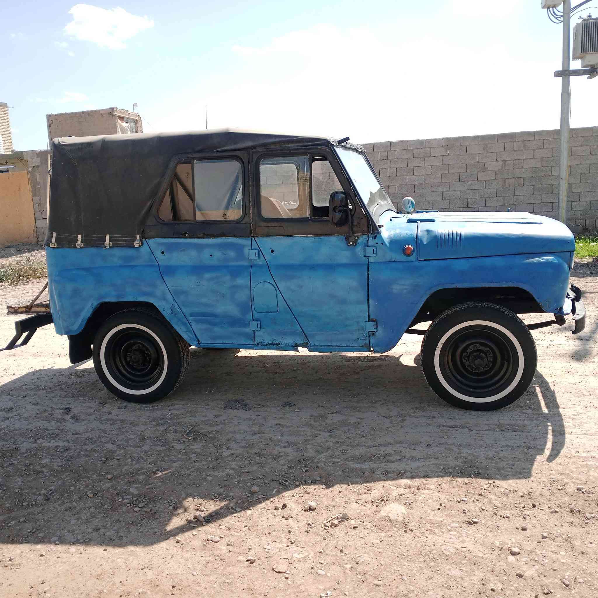 سلام عليكم سياره للبيع 88مكينه وكير عادي وشاصي اكسل الخلفي روسي نضاف كلش سياره مال شغل 
مكاني بغداد *********** الشراي ينتصل
