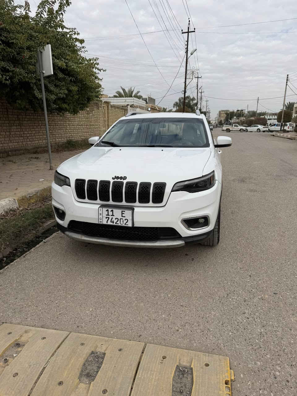 السلام عليكم
جيب شيروكي فئة لاتيتود 

الضرر بنيد فقط

موديل 2020 

محرك 2400 / 4 سلندر 

ماشية 106 ألف كم

كير محرك مكفولات 

حدادية جديدة 

شاشة 

داخل جلد 

سايد بريك كهرباء 

لايت زنون 

منافذ شحن 

بلوتوث 

تبريد تدفئة 

رقم بغداد

السعر 140 وبيها مجال 

عنوان ذي قار 

للاستفسار

 ***********
