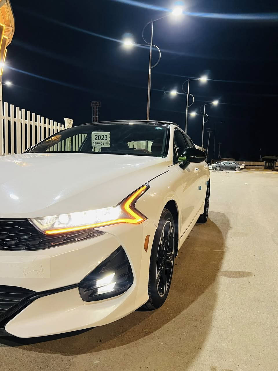 السلام عليكم
كي فايف 23. k5 لون ابيض
رقم بغداد حره تحويل 
وارد امريكي 
محرك 1600 تيربو   
ماشيه  21
فول فول مواصفات معروفه 
حادث جدا بصيط دعاميه ورجعت نفسها   السياره جديده جدا كفاله عامه من كل شي 
السياره فظل من الله بعدهي شركه 
مكاني سوق الشيوخ 
***********
