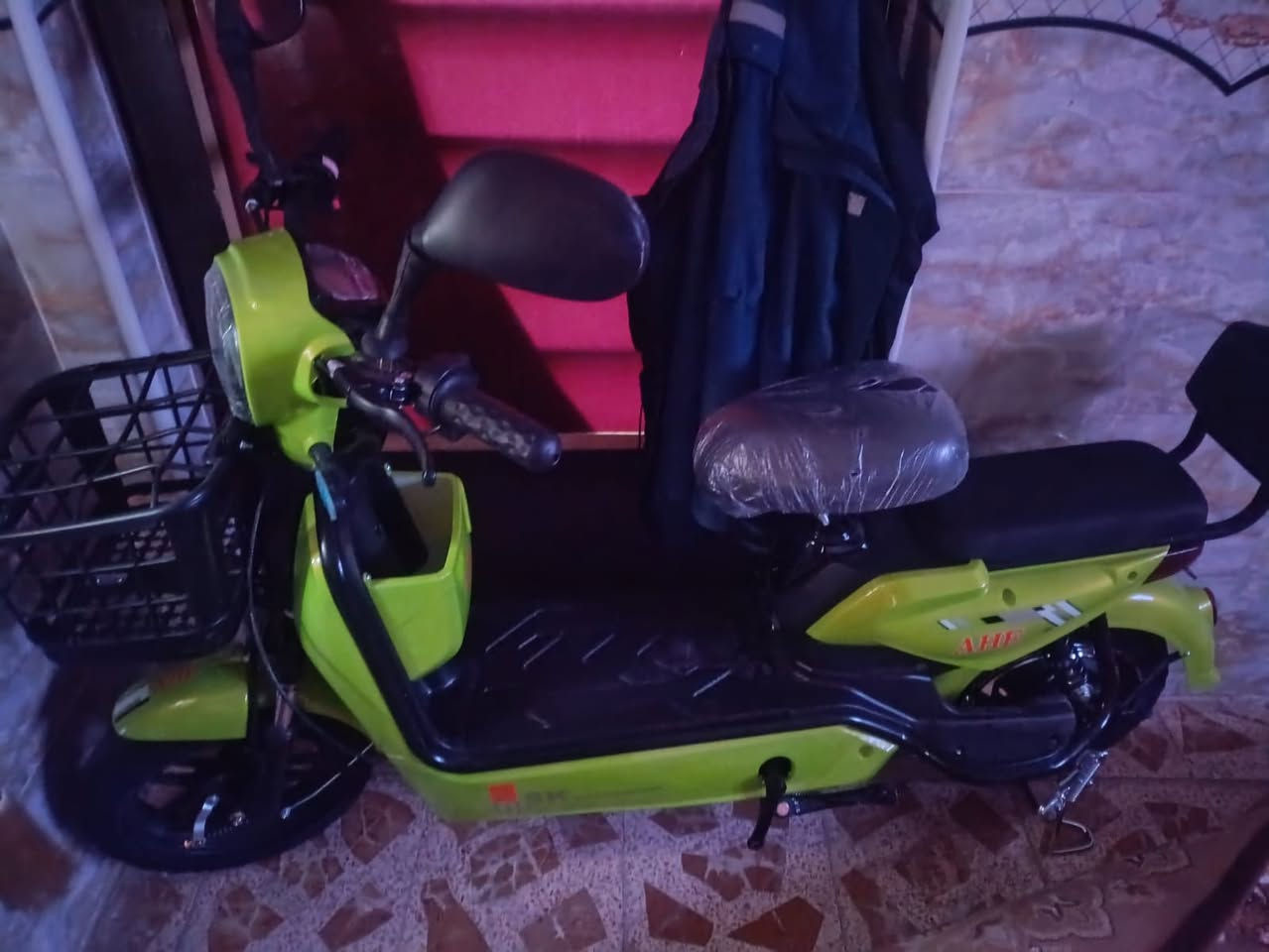 سلام عليكم دراجه شحن للبيع 0 العداد سعر325 وبيها مجال بسيط شراي خابرني ***********
