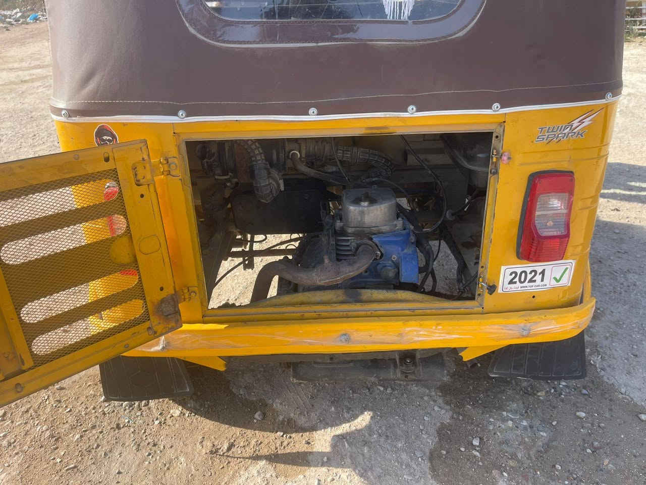 سلام عليكم شباب تكتك 19 شهر العشر  سنويه ورقم تكتك جاهزه ما نقصه شي البيع بل عماره وهذ رقمي ‏‪***********‬‏
