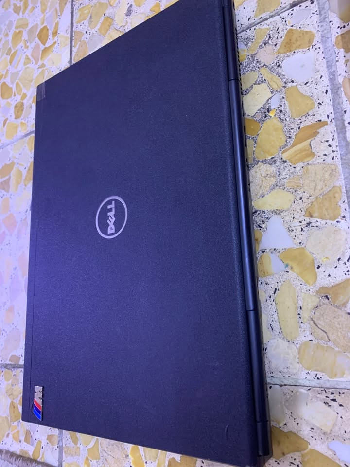 محطة متنقله الوحش dell presetion m4800🔥بيع او مراوس وانطي فرق حسب النوع .
.
انتبه فئة المعالج MX مقارن بالجيل السابع من HQ MQ
.
المعالج (CPU): Intel Core i7-4930MX (معالج قوي جداً من فئة Extreme Edition بـ 4 نواة و 8 مسارات، وبسرعة أساسية تصل لـ 3.20 GHz وتوصل كسر سرعة لـ 3.90 GHz).
 الذاكرة العشوائية (RAM): 16 GB DDR3 (بتردد 1600 MHz، ومستغل الـ 4 شقوق بالكامل 4 of 4).

 الهارد (SSD): SSD بسعة 512 GB (موديل P3-512 يعطي سرعة إقلاع واستجابة ممتازة للنظام). وياخذ بعد هاردات عدد2 اضافيات 

 كارت الشاشة المدمج: Intel HD Graphics 4600.
 كارت الشاشة المنفصل (GPU): AMD Radeon R9 
M200X Series
مجموع كارتات الشاشه 12
نظافه100%
بطاريه جديده
كامل الملحقات
كيبورد ضوئي كيبورد عربي انكليزي
صوت استيريو
ايشغل برامج التصاميم وبرامج الهندسه والالعاب المتوسطه الى ثقيله بفريمات ممتازه
.
السعر 310 بي مجال للشراي
توصيل غير متوفر عنواني بغداد الدورة
للأستفسار ***********
رجاء ما عجبك اترك كلمه طيبه
