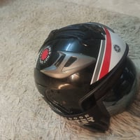 خوذة دراجة • كامرة شاشة • مقابل جامع برثا