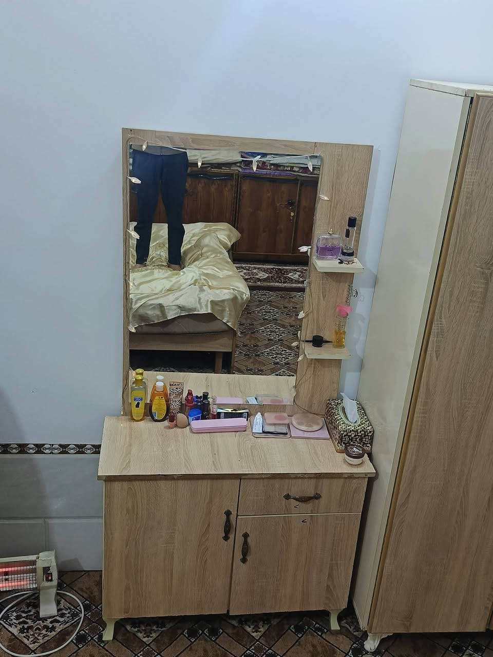 سلام عليكم للبيع غرفه خشاب تركي مستعمله سعر 350
العنوان العلم ***********
