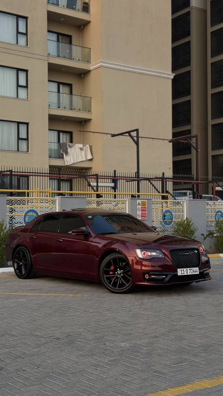 السلام عليكم كرايسلر SRT – Last Call موديل 2023
المحرك: V8 سعة 6.4 لتر (6,400 سي سي) – SRT

اللون: كرزي 

العداد: 11,000ميل 

الرقم: بغداد باسمي

الفئة: أعلى فئة – مواصفات خاصة

الموقع: بغداد

أهم المواصفات المتوقعة لكرايسلر SRT 2023 Last Call (أعلى فئة):

الاضافات :

اكزوز كورسا

تفريغ +برمجة 

ولف حماوه ريسنك حماوه ربع

اوركل بجم كامل متحرك 

الأداء:

محرك HEMI V8 سعة 6.4 لتر بقوة تقريبية 485 حصان.

ناقل حركة أوتوماتيكي 8 سرعات مع نظام تبديل السرعات من المقود.

نظام دفع خلفي

ويالهSRT رياضية قياس 20 إنش.

أضواء LED أمامية وخلفية مع إضاءة نهارية.

فتحات تهوية على غطاء المحرك لزيادة التبريد.

مقاعد جلد هلكات ، تبريد وتدفئة للمقاعد الأمامية +تدفئة للمقاعد الخلفيه.

شاشة وسطية Uconnect قياس 8.4 – 10.1 إنش (حسب النسخة) مع دعم Apple CarPlay و Android Auto.

عدادات رقمية SRT مع أوضاع قيادة رياضية (Track, Sport, Auto).

نظام صوتي فاخر Harman Kardon أو Alpine (19 سماعة).

مقود رياضي مسطح من الأسفل مع تحكمات متعددة.

السلامة والمساعدة:

نظام تحذير من التصادم الأمامي (FCW).

نظام مراقبة النقطة العمياء (Blind Spot Monitoring).

حساسات أمامية وخلفية + كاميرا رؤية خلفية.

نظام مانع انزلاق + تحكم إلكتروني بالثبات.

صبغ جاملغ وبنيد فقط

المكان بغداد

للاستفسار 

***********
