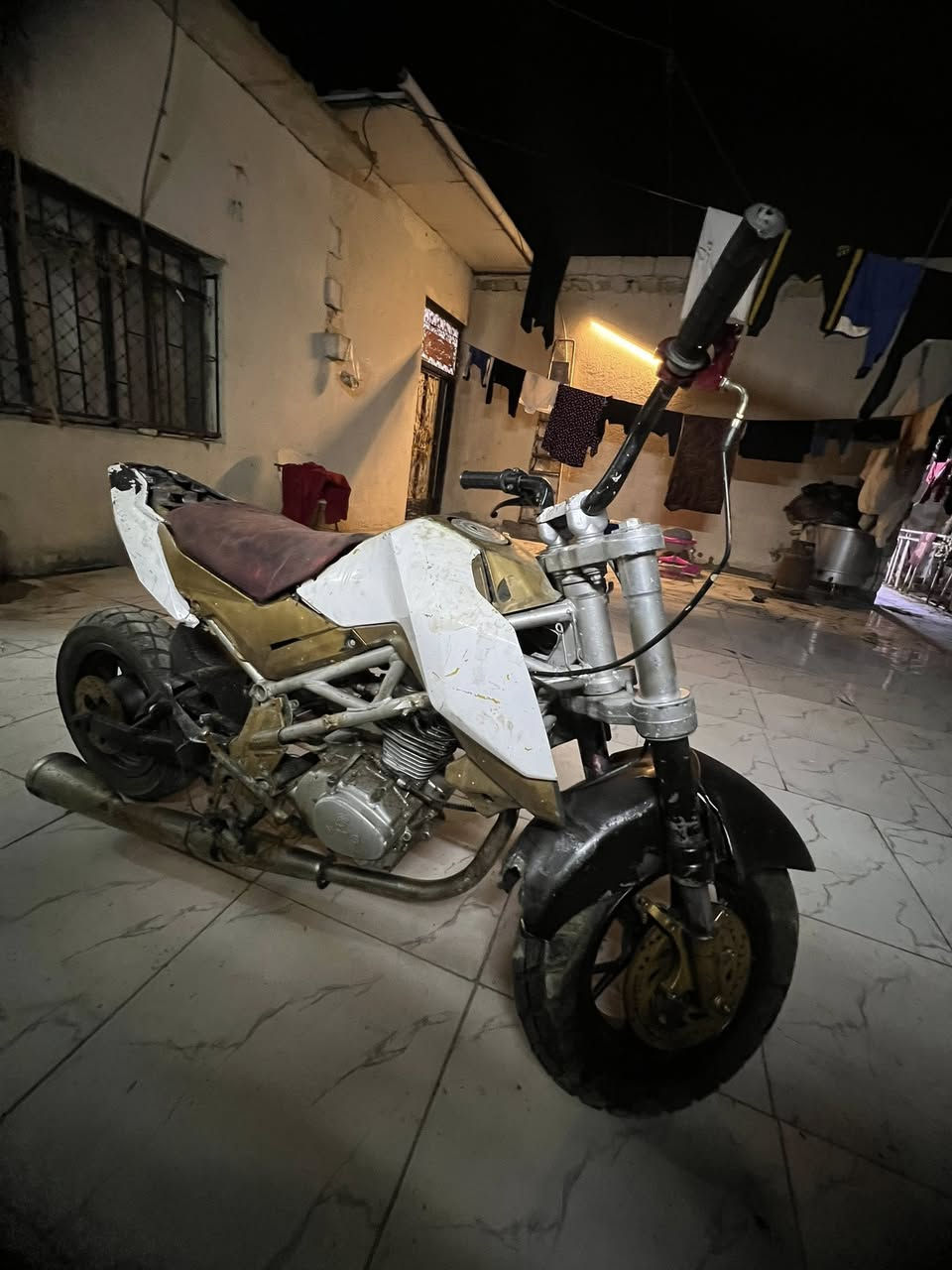 سلام عليكم فرخ بطح للبيع شغاله مكينه خرسه بس بريك مابيه يرادله ترتيبات بسيطه شغاله شلعه وسرعه فول مكينه ايراني مكاني بصره سعر 250 بيه مجال ***********
