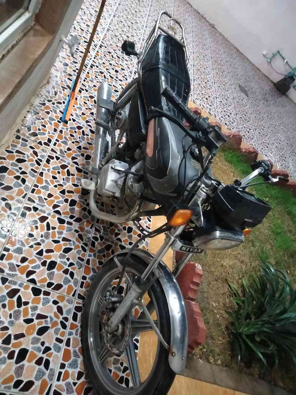 السلام عليكم عندي موطور البيع سيفان أوراق كله شغال سلف وناريه السعر 300وبي مجال بسيط البكان خانقين 
***********
