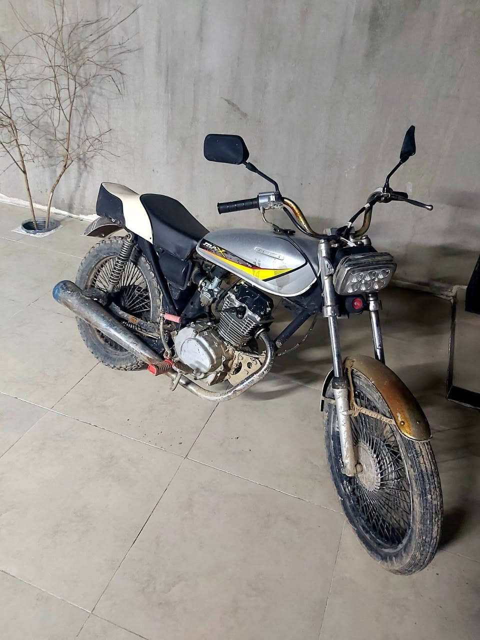 دراجتين للبيع  اثنين بل شرط الربعه كير ٢٠٠ السعر ول هيوشه ٢٥٠ تفاصيل اكثر التصال عل رقم الهاتف *********** بي وتساب ارقم ولخاص مفتوح
