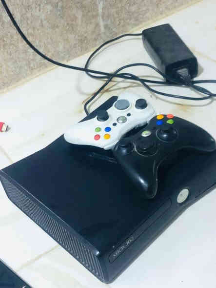 اكسبوكس 360سلم.السعر115الف بي 200لعبه 250غياغا.للتواصل عل الواتساب ***********
