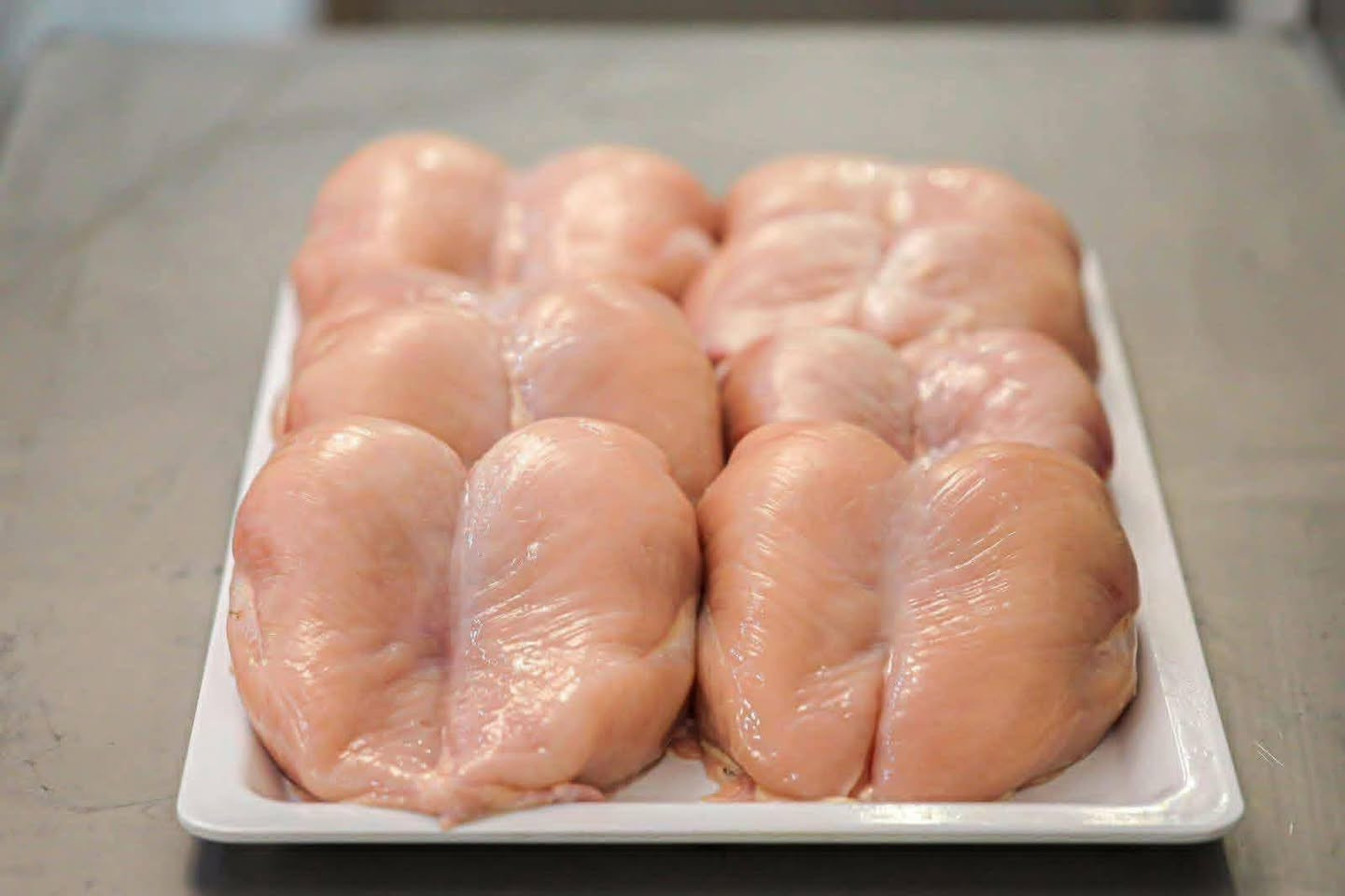 انت عليك تطلب والباقي يمنا
شغلنا كل يوم بيومه
متوفر 
دجاج 🐔
صدر دجاج 
اجنحه دجاج 
افخاذ دجاج
توصيل داخل السماوه 2000
***********
