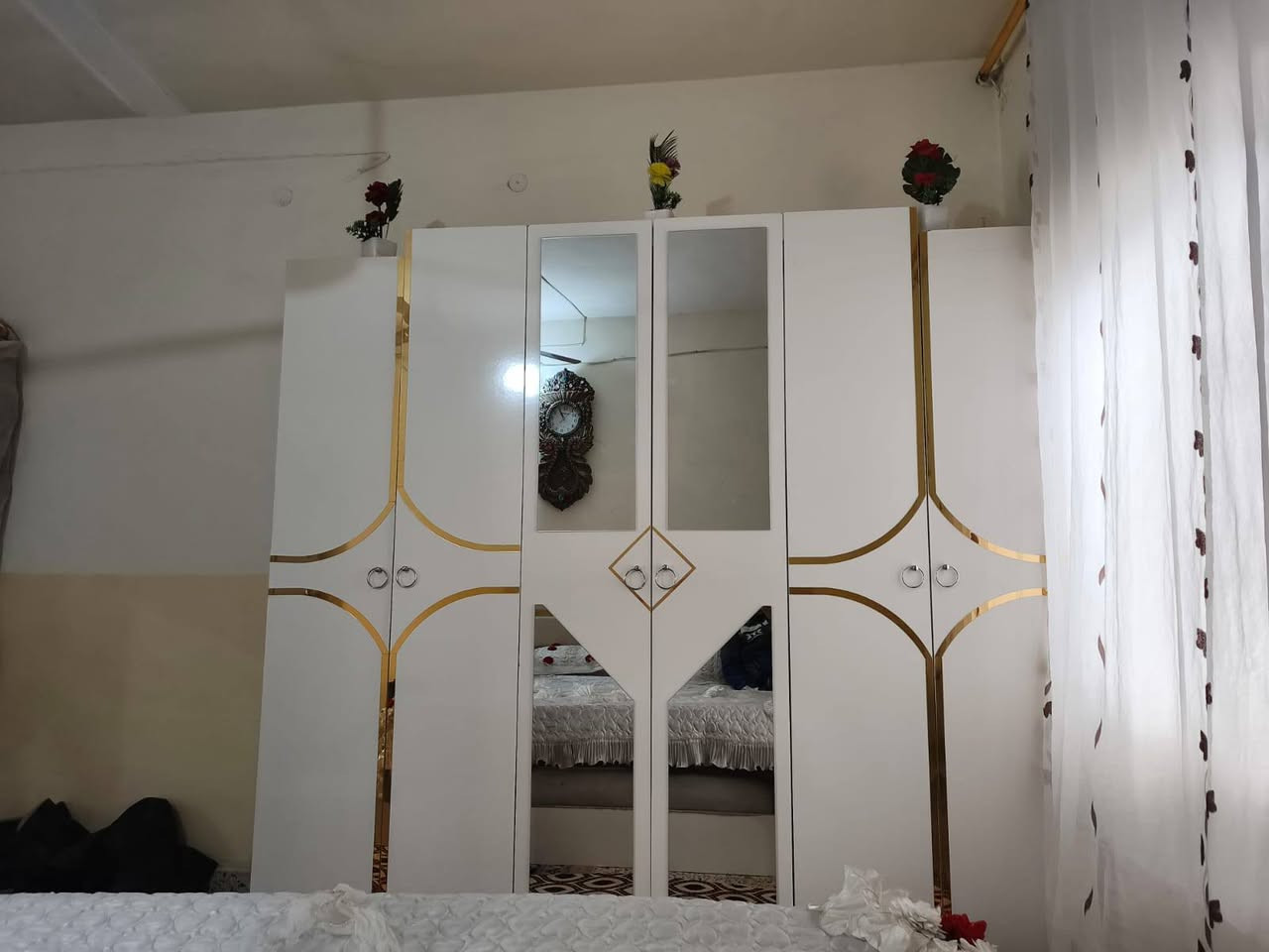 السلام عليكم غرفه نوم تركي 6 قطع نظيفه ما بيها عيب اخوه الجديد صار لها شهر مشدوده نظيفه كلش السعر 450 وبيها مجال للطيبين مكاني كركوك //***********
