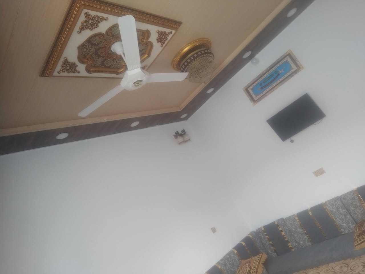 بيت زراعي وره الملعب طابقين عكاده شارع السجاد مساحه 187 جاهز اربع غرف مع هول براني مطبخ حديقه حمامات داخلي وخارجي 
استفسار اتصل ***********
