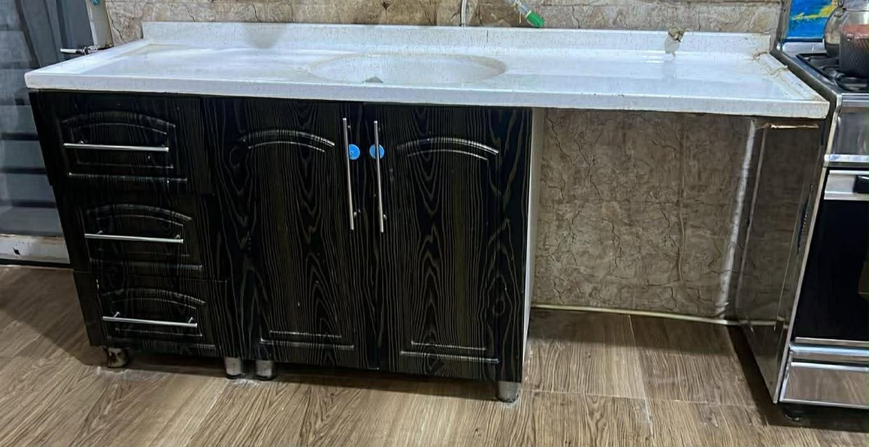 كاونتر تركي خشب الداخل ام دي اف تركي والابواب اج دي اف
السطح مرمر اخو الجديد مال مطبخ بارد يعني ممستخدم
القطعه الاولى قياس مترين و60 وية الزاوية
 القطعه الثانيه متر و30 بدون زاوية 
السنك متر و88 سم هذا الفراغ مال غسالة الصحون 
القطعه الاخيره منفصل تعليك بي سلة هايدروليك تنزل وتصعد
سعر مليون ونص 
عنوان الفلاحيه


**إذا كنت صاحب هذا الإعلان وتريد حذفه لأي سبب، رجاءا أرسل رسالة إلى الدعم الفني**