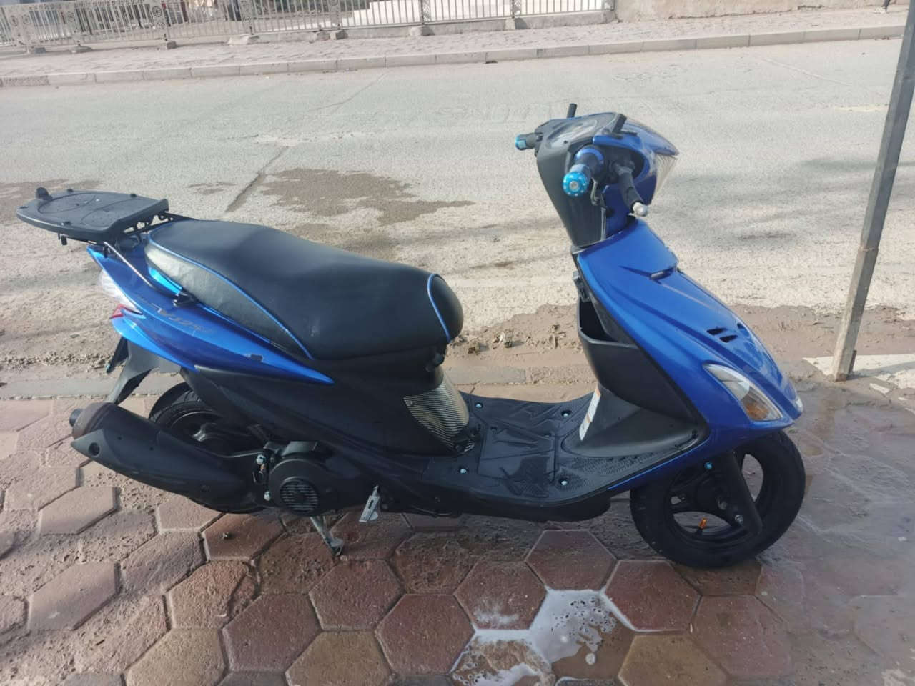 السلام عليكم ادرس حديث مفتوحة بس ولفات   دراجة كلها شغالة جديدة بعدها دراجة ناعمة شلعة ومعدل شاشة شغالة حساس ستان شغال ما بيها نقص فقط يدة مال بريك مكان كوت حي الشهداء متواجد خاص (***********)
