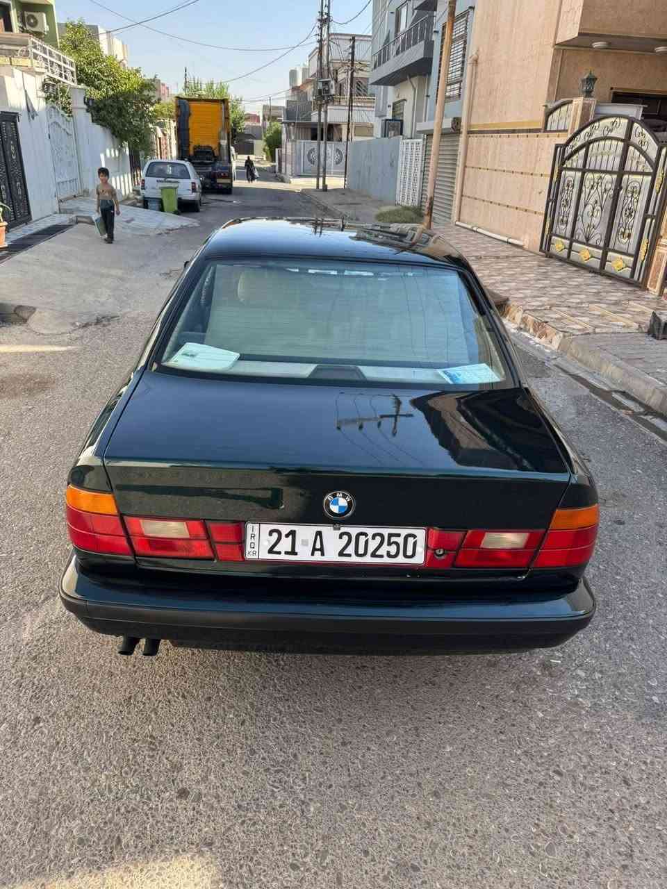 E34 525i سلام عليكم للبيع BMW
موديل ١٩٩٢ سنويه جديد كير مكينه بدون عيب 
رقم سليمانية داخل أبيض سياره بدون نقص 
صبغ عام جماليه بدون ظربه 
مكان سياره كركوك 
***********
سعر ٧٥ بيها مجال بسيط فقط بيع بدون مراوس
