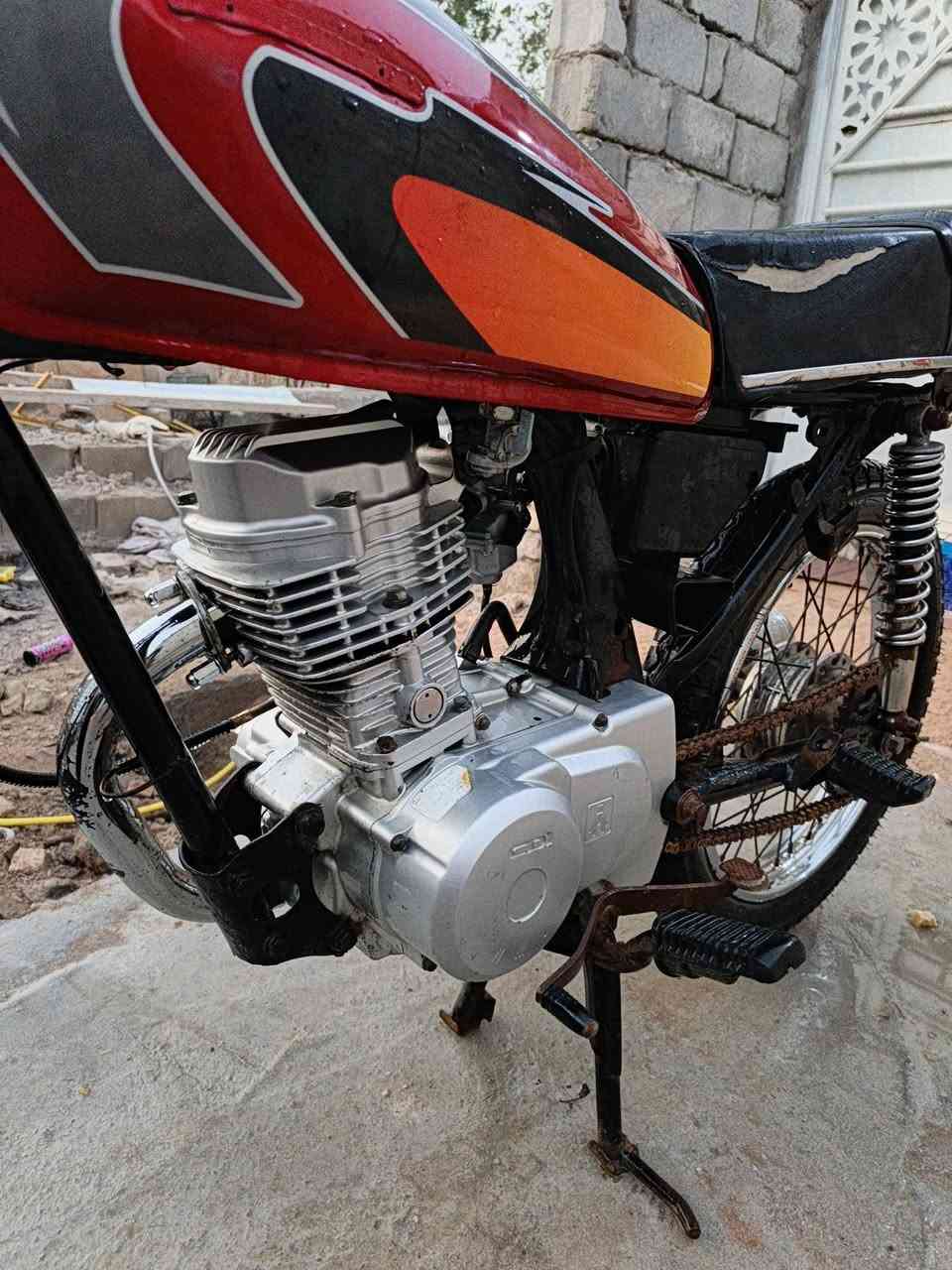 سلام عليكم دراجه نامه اصلي للبيع
مكينه مامفتوحه مديل 2024 
العنوان بصره ابو الخصيب حمدان ***********
