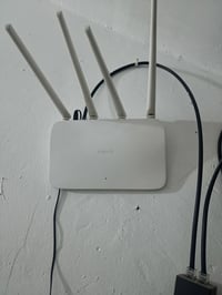 سلام وعليكم نانو أبو صحن وراوتر جدد مامستخدمات للبيع معا واير ٠٧٨٢٥٣٥٧...