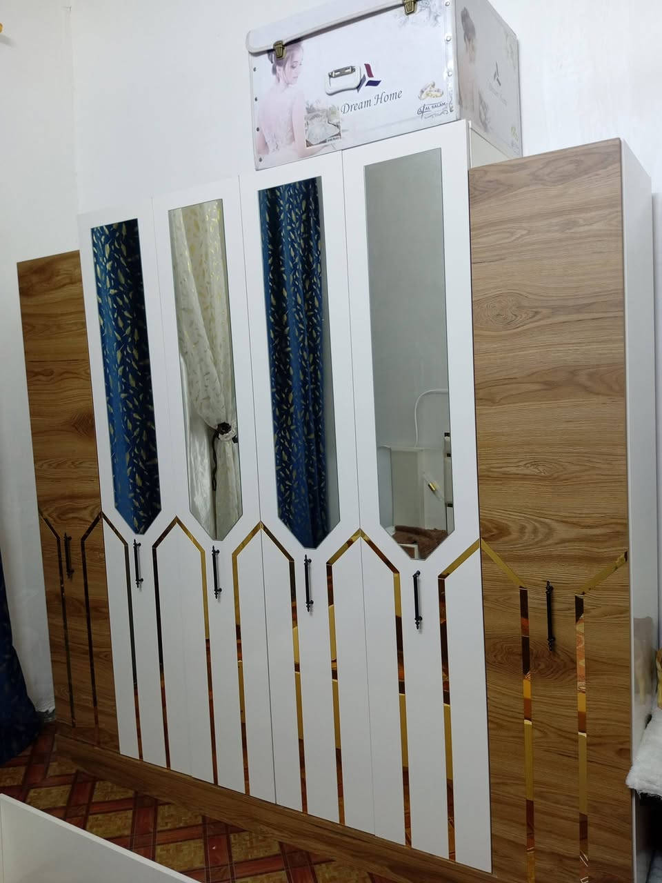 غرفه تركيه للبيع مستخدمه شي قليل الكنتور أمترين ونص وأمترين ونص السعر 400// ***********
